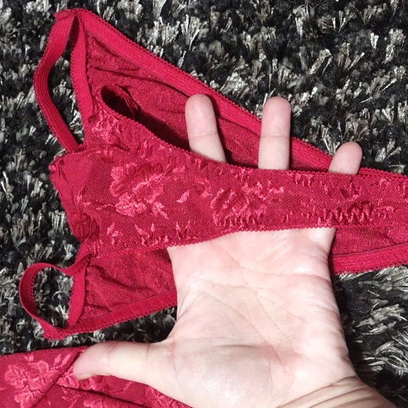 SEXY RED LINGERIE SET - Picture 10 of 12